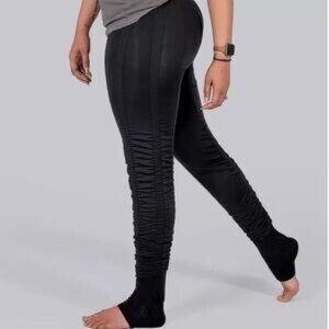 Elegant Black Ruched Leggings